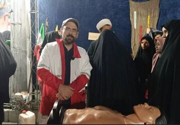 تجمعات مردم رودهن همراه با ارائه آموزش احیای قلبی-ریوی 
