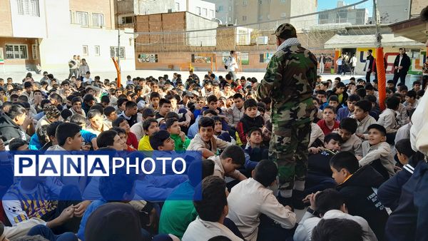 حضور خواهر شهید و راوی جنگ در مدرسه ابوریحان بیرونی 