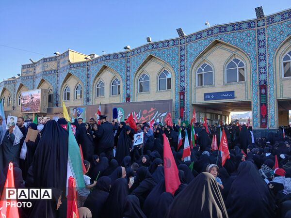 بدرقه باشکوه و میلیونی رهبر شهید در قلب مشهد مقدس