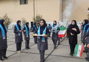 دهه فجر در قامت نخبگی؛یاوران انقلاب در مدرسه فرزانگان