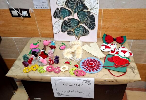 نمایشگاه دست سازه‌های دانش‌آموزی دبیرستان دخترانه ایران مهر اهر