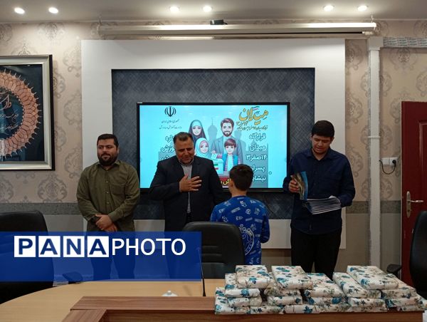 تجلیل از برگزیدگان پویش رأی با خانواده در نیشابور