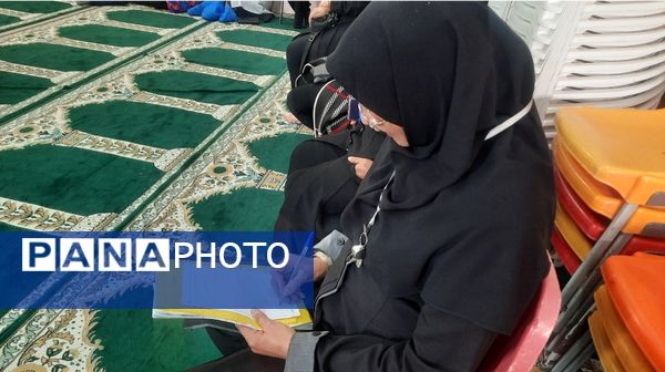 نشست صمیمی انجمن و اولیا پایه هفتم در دبیرستان فرهنگیان ناحیه۷ مشهد