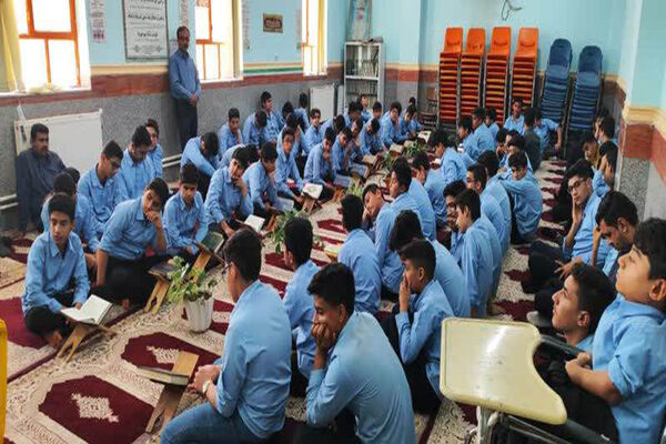 محفل انس با قرآن کریم در مدرسه نمونه رازی منطقه سعدآباد
