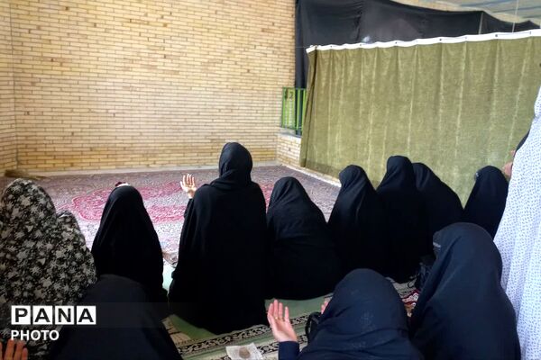 نماز جمعه‌ای که عزادار رهبر شهیدمان بود