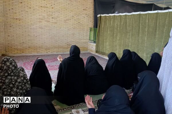 نماز جمعه‌ای که عزادار رهبر شهیدمان بود