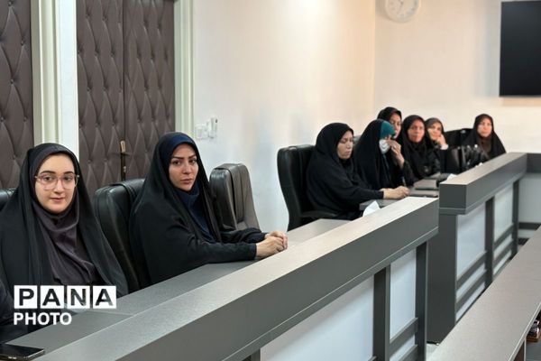 نشست صمیمی سرگروه‌ها به مناسبت هفته امور تربیتی