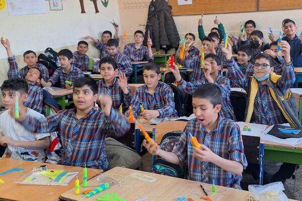 ایجاد انگیزه و خلاقیت در دانش‌آموزان با آموزش هنرهای تجسمی 