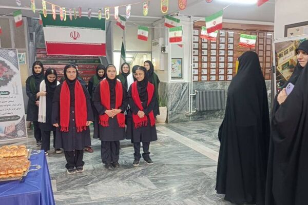  جشن ۲۲ بهمن در دبیرستان حضرت زینب(س) شهرری