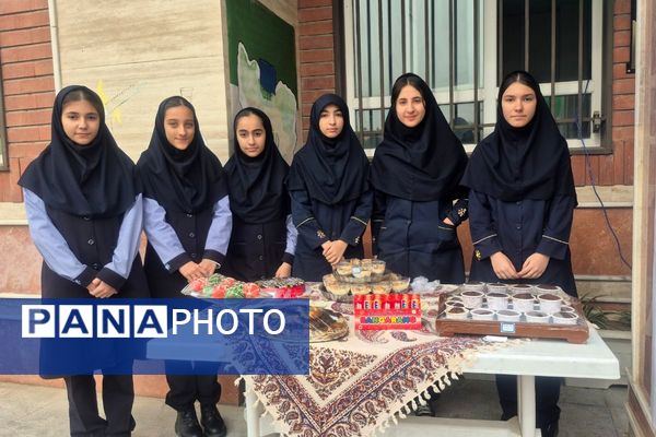 جشن پیروزی انقلاب در دبیرستان فرزانگان1 اسلامشهر