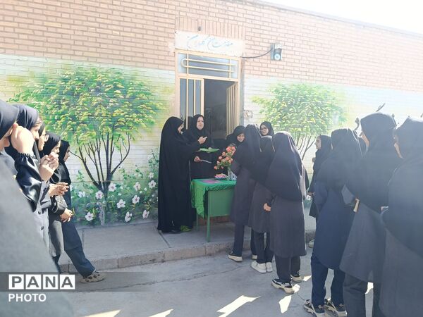 تجلیل از شاگردان برتر مدرسه گلشاد خلیل آباد