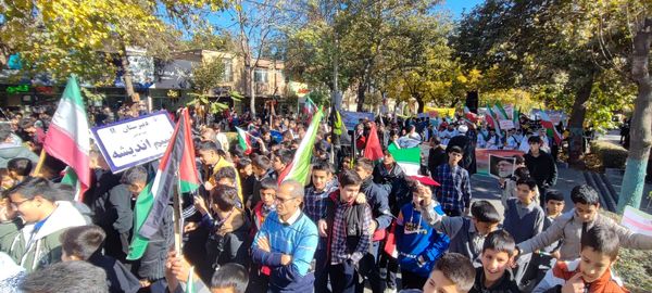 طنین شعارهای ضد استکباری در شاندیز