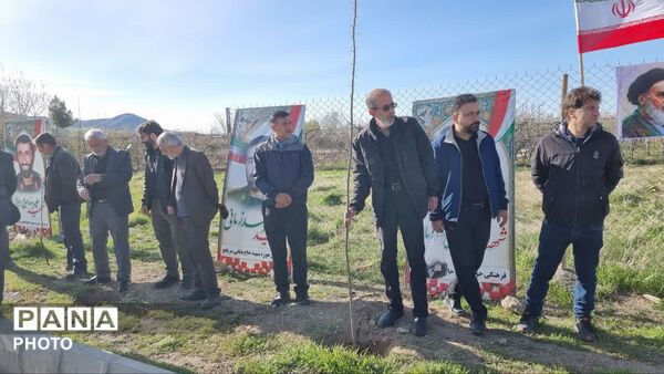 کاشت نهال امید در مریانج؛ ادای احترام به امام شهید و شهدای میناب