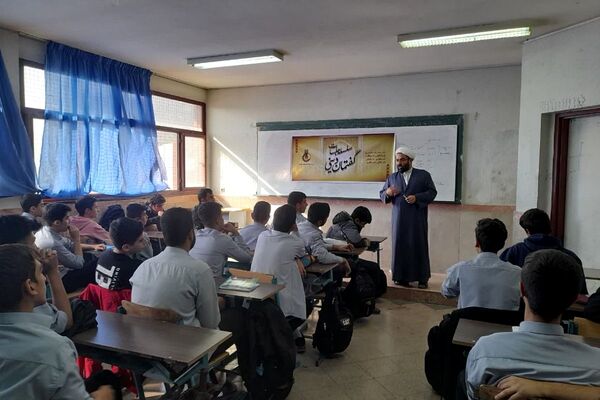 سلسله جلسات گفتمان دینی و مشاوره خانواده در هنرستان موفقیان
