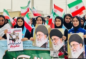 راهپیمایی یوم الله۱۳ آبان در شهرستان سیریک