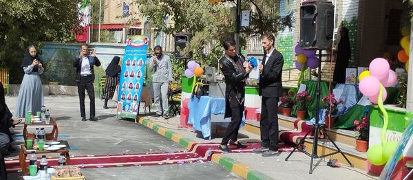 جشن شکوفه ها در دبستان شهید رضا نایب ناحیه۴ مشهد