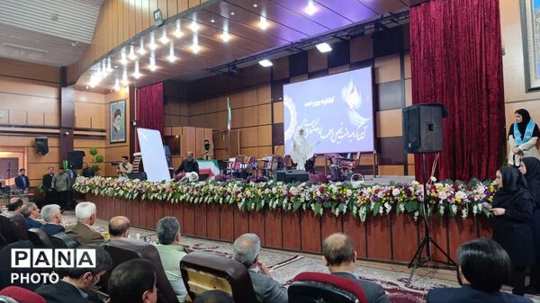 جشن روز معلم با حضور معاون پرورشی و فرهنگی وزیر آموزش و پرورش