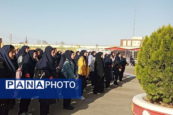 همزمان با سراسر کشور،دانش آمپزان  مدارس ملارد با شور و شوق به سوی مدارس شتافتند 