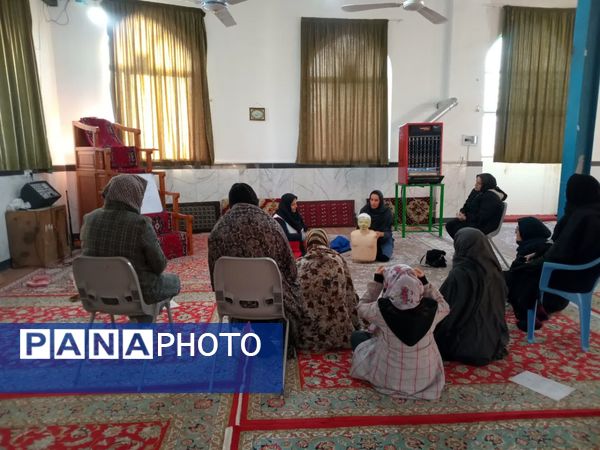 دوره‌ آموزشی‌ هلال‌احمر در پایگاه‌ بسیج مطهره شیروان