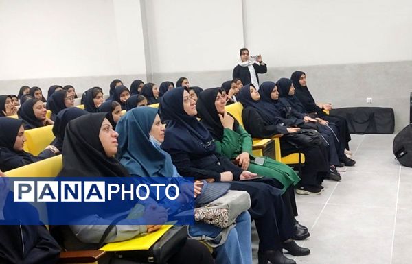  جشن جوانه ها در دبیرستان رحمت ناحیه ۲ اصفهان 