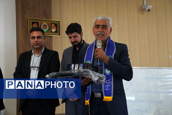 همایش استانی سپاس مربی با حضور پرشور دانش‌آموزان پیشتاز وخبرنگار پانای استان اصفهان