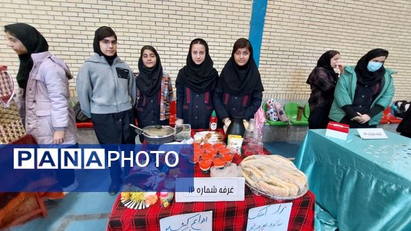 بازارچه دانش‌آموزی در دبیرستان فرزانگان ایلام