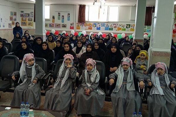 برگزاری نمایشگاه مدرسه انقلاب در بهارستان ۲