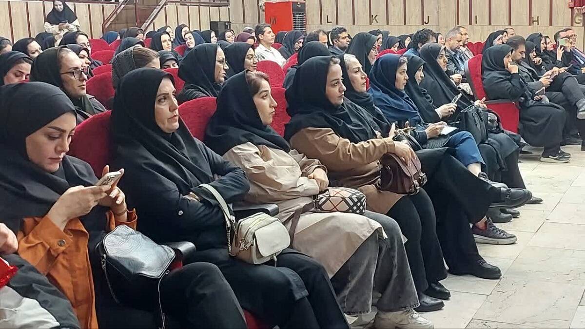 جلسه سالانه انجمن اولیا و مربیان آموزش و پرورش ناحیه ۲ کرج و شهرستان فردیس