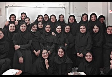 عکس یادگاری از «همکلاسی های من» در کلاس یازدهم دبیرستان شاهد مالک بردسکن