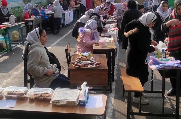 برپایی بازارچه نوروزی در دبستان شهید عباسی مشهد