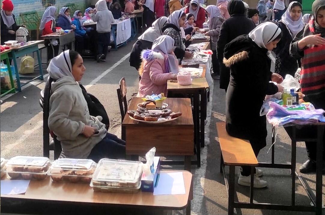 برپایی بازارچه نوروزی در دبستان شهید عباسی مشهد