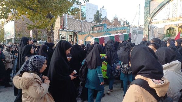استقبال پرشور مردم از شهدای گمنام در شهرستان شیروان
