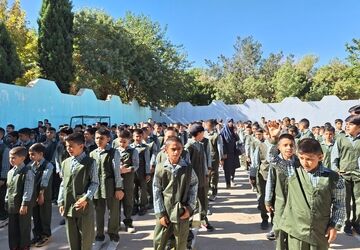 زنگ مهر و ایثار و مقاومت در دبستان پسرانه افضل ناحیه ۴ 