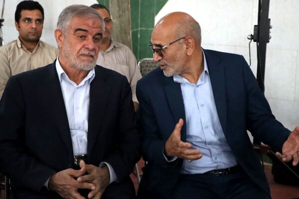 ثبت اثر انگشت هزار دانش‌آموز یزدی پای پرچم ایران