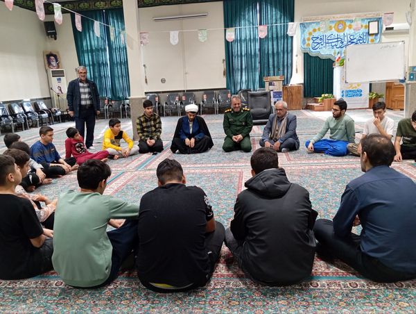  تجلی بندگی و تربیت در فضای اعتکاف دانش‌آموزی خداآفرین