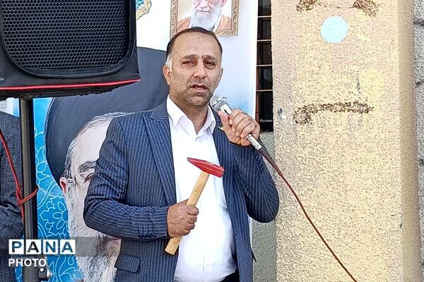نواخته شدن زنگ ۱۵ خرداد در دبیرستان صدرا