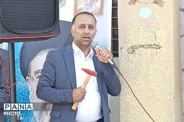نواخته شدن زنگ ۱۵ خرداد در دبیرستان صدرا