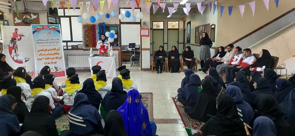 آیین‌ افتتاحیه‌ تیم‌های‌ تخصصی‌ جوانان‌ هلال‌احمر‌ در شهرکرد 