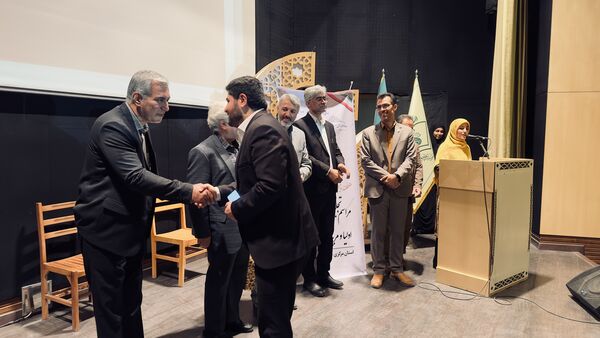 بزرگداشت‌ هفته پیوند و تجلیل از انجمن‌های اولیا و مربیان برتر استان مرکزی در سطح کشور