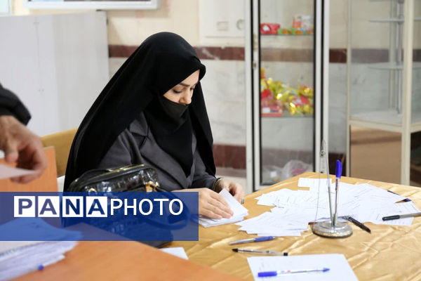 برگزاری دوره آشنایی با ابزارهای هوش مصنوعی ویژه معلمان قم