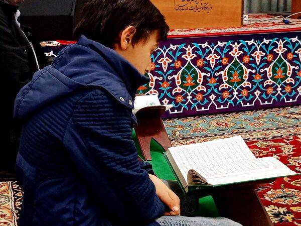 تلاوت دسته جمعی قرآن به مناسبت ماه مبارک رمضان