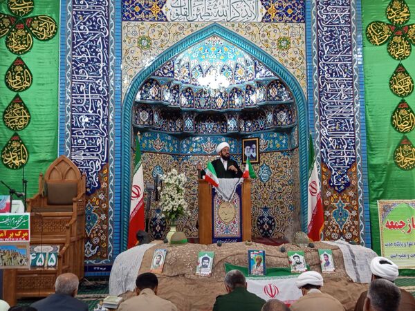 قدمی هم‌سنگر ایمان؛ از مدرسه تا صف نماز جمعه