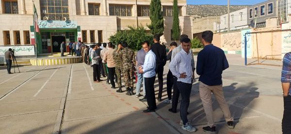 حضور گسترده مردم شهرستان چرداول در دور دوم چهاردهمین دوره انتخابات ریاست جمهوری