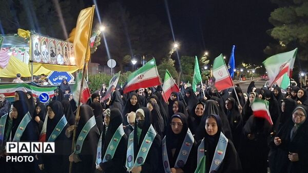 نقش‌آفرینی دانش‌آموزان آموزشگاه نمونه «دکتر توسلی» در میعادگاه بیعت با رهبری