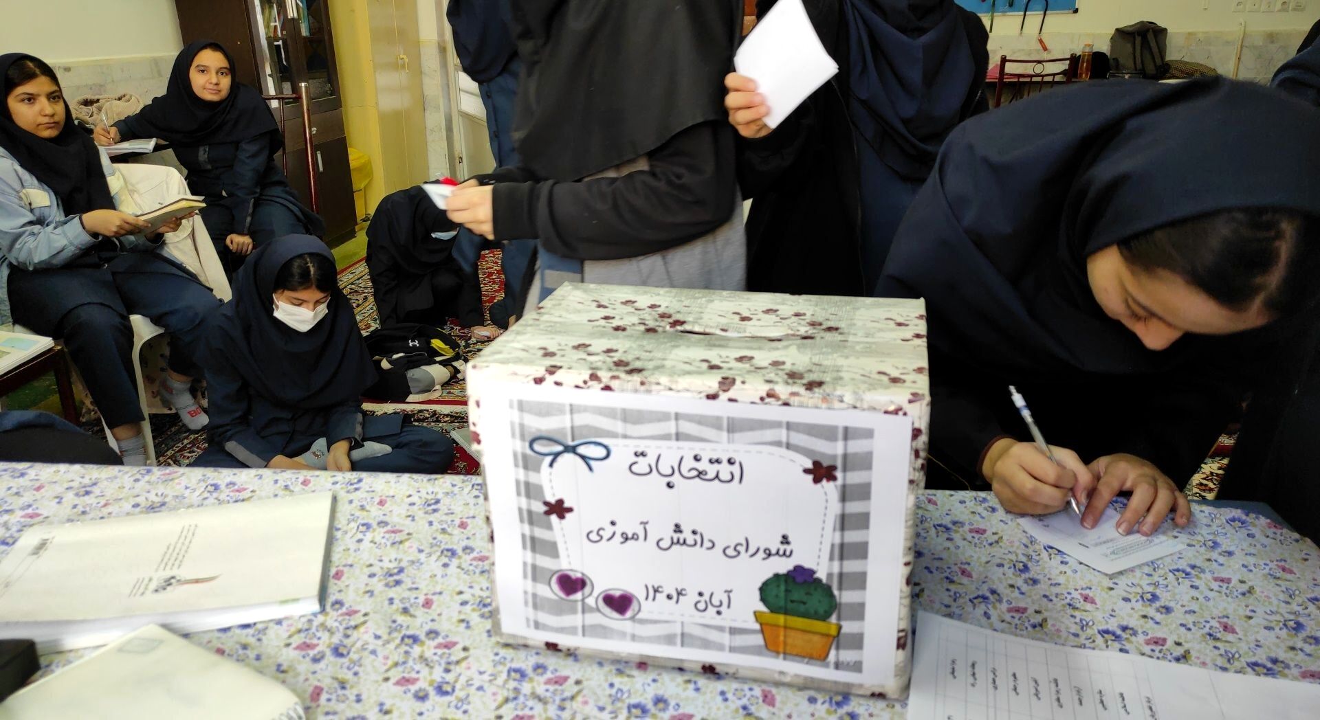 انتخابات شورای دانش آموزی در دبیرستان کوثر فرهنگیان 