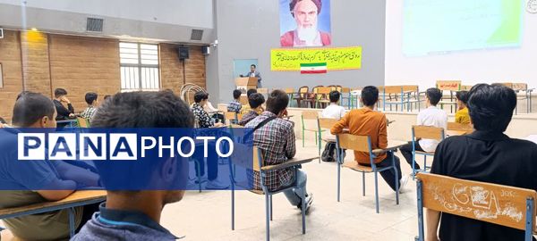 جلسه توجیهی قبل از آغاز سال تحصیلی در دبیرستان شاهد خوانساری