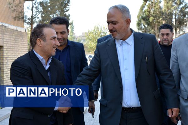 بازدید مدیران‌کل آموزش و پرورش و سازمان نوسازی مدارس استان تهران از زمین چمن روستای اورین