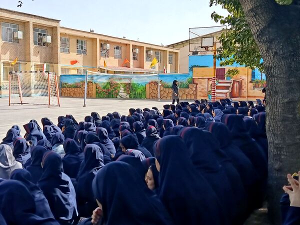 دانش‌آموزان مدرسه مهدی خدابنده با شهدا تجدید پیمان کردند