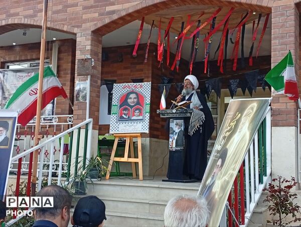  یادبود معلم شهیده علیزاده در روستای هیو شهرستان ساوجبلاغ