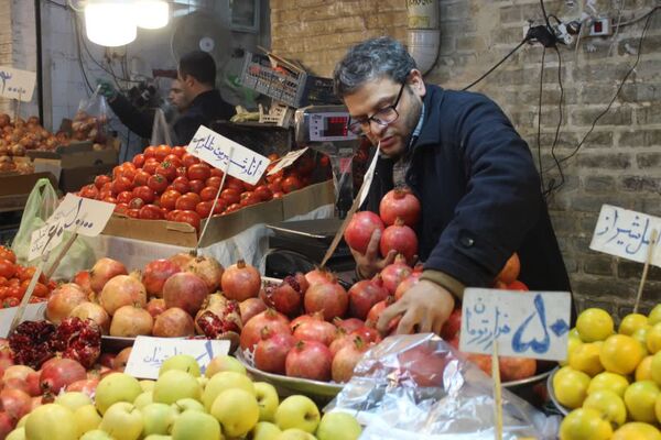 بازار داغ یلدا در زنجان